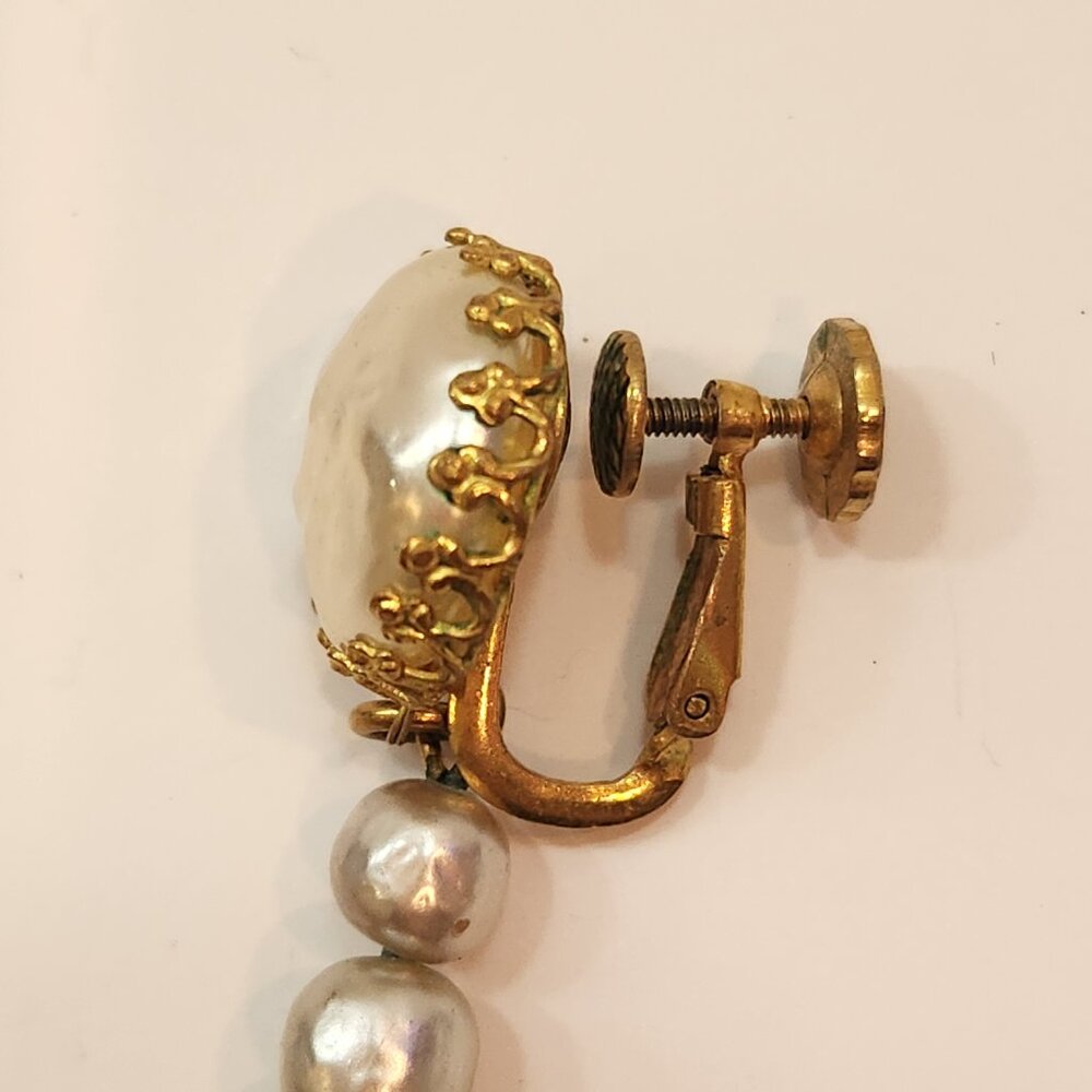 Vintage Signed Miriam Haskell Baroque Faux Pearl Dangle Drop Screw Back Clip Ear - Picture 3 of 6